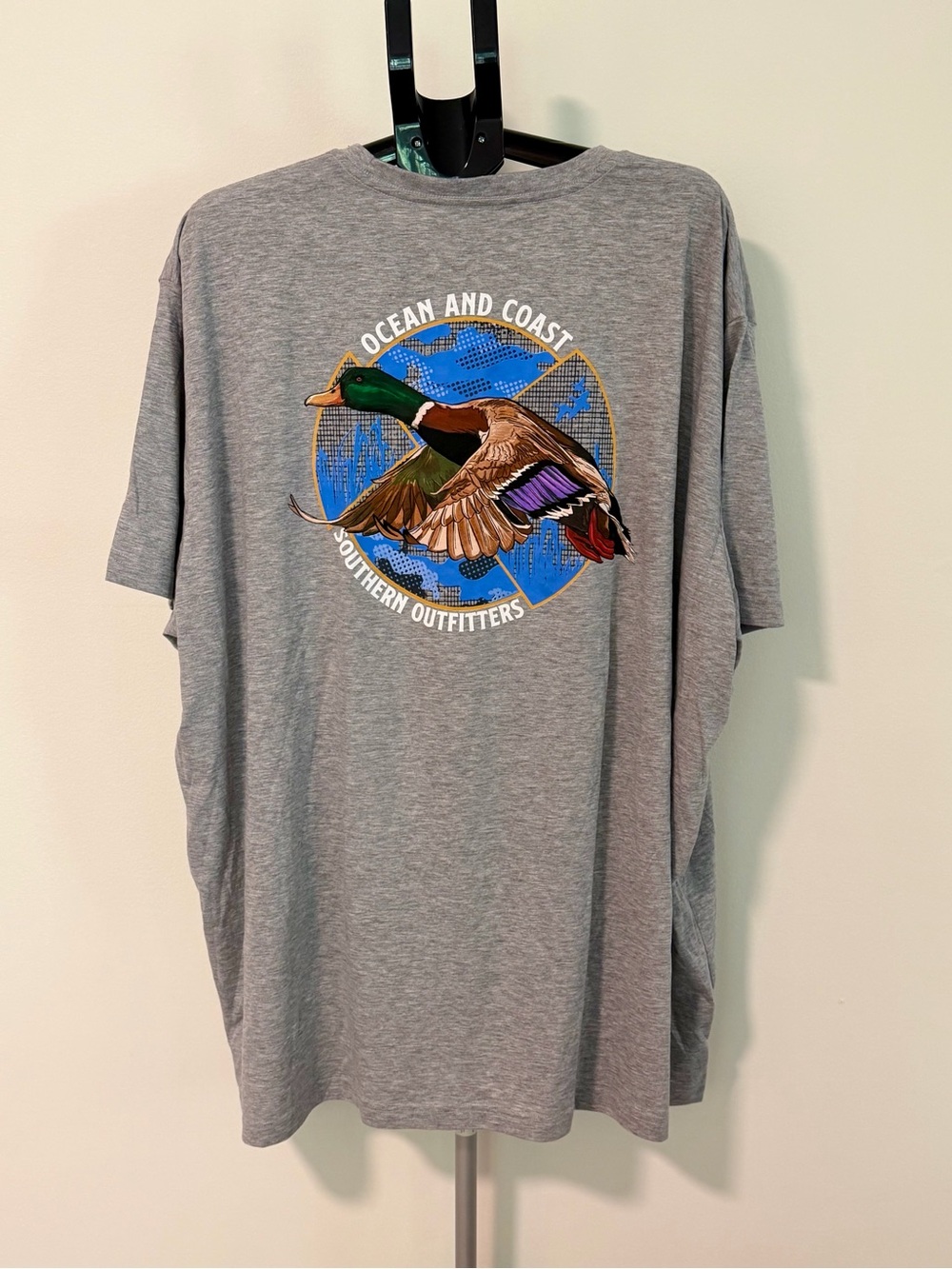 NWOT Southern Outfitters Men’s Gray Short-Sleeve Duck Graphic Tee